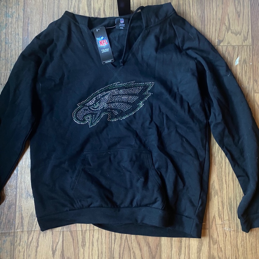 Low neck eagles hoodie